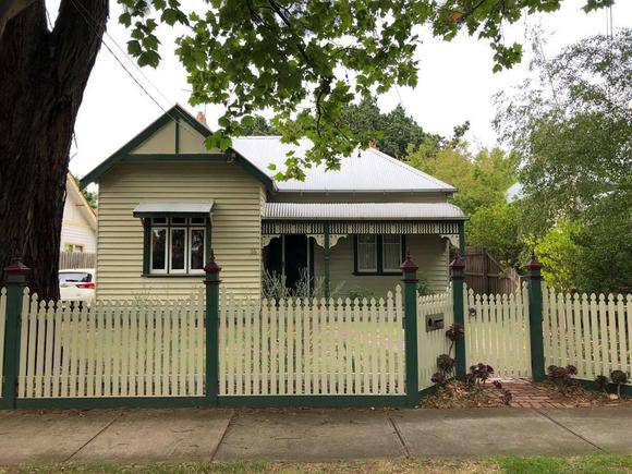 14 Moama Road, Malvern East
