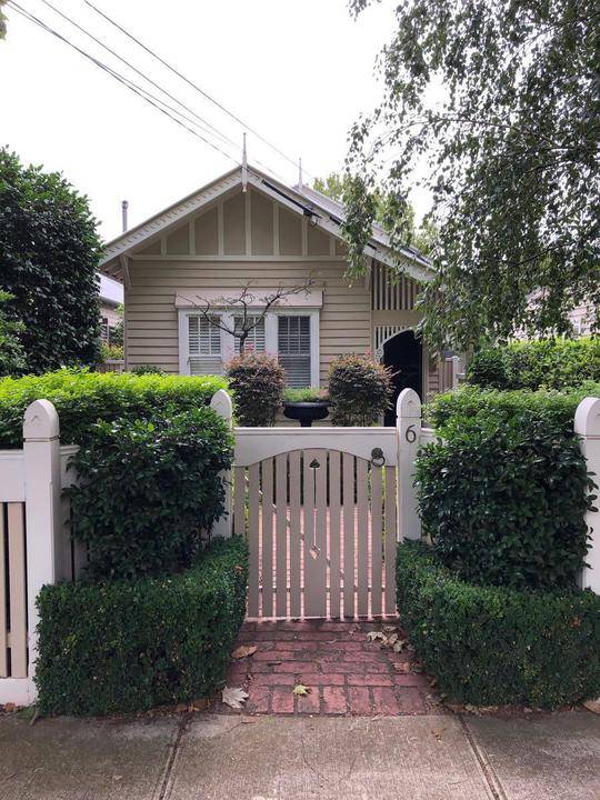 6 Warley Road, Malvern East