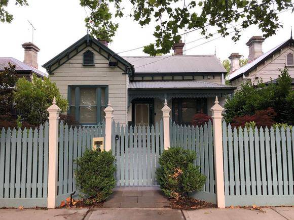 7 Emo Road, Malvern East