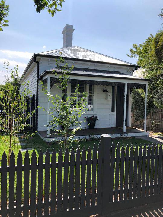 15 Deakin Street, Malvern East