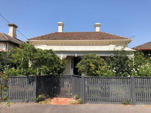 16 Deakin Street, Malvern East