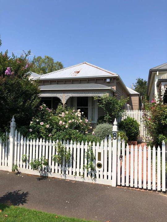 8 Deakin Street, Malvern East