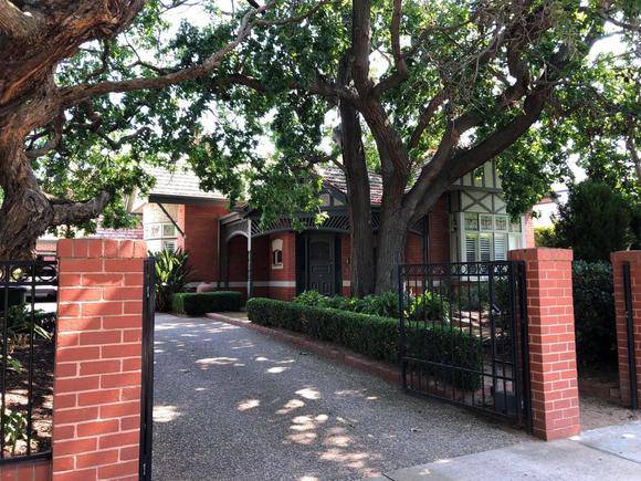10 Central Park Road, Malvern East