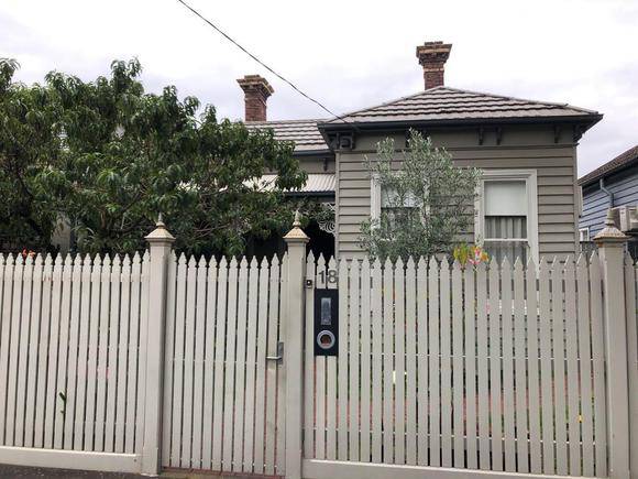 18 Highbury Grove, Prahran
