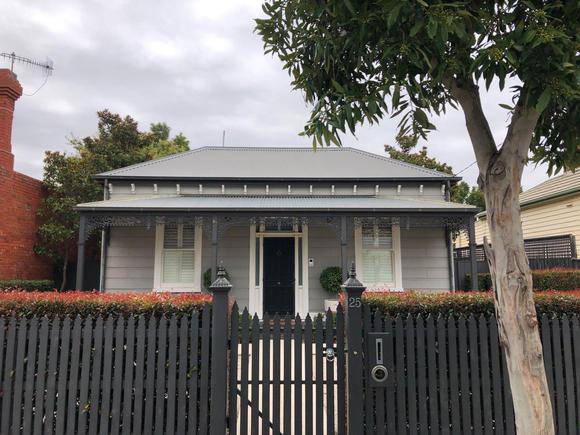 25 Highbury Grove, Prahran