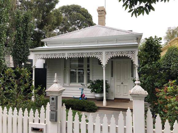 4 Highbury Grove, Prahran