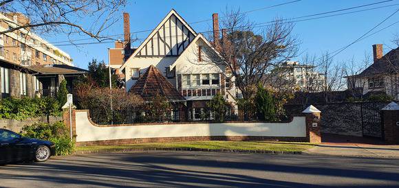 8 Landale rd Toorak