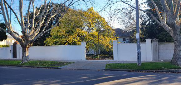 61 Clendon rd, TOORAK