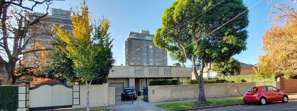 74 Clendon rd, TOORAK