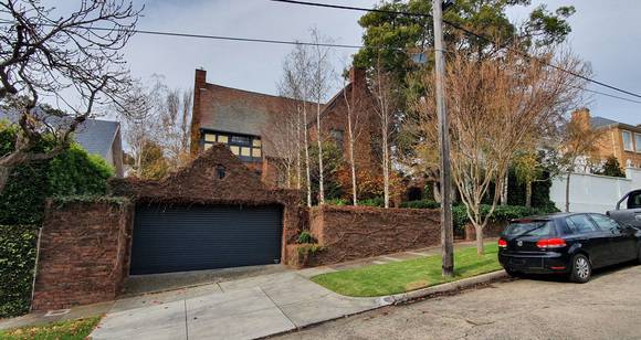 8 Evans Court, TOORAK