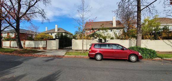 12 Huntingfield Road, TOORAK
