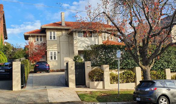 10 Monomeath Avenue, TOORAK
