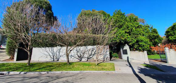 6 Merriwee Crescent, TOORAK