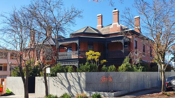 18 Hawksburn Road, South Yarra