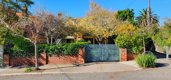 2 Hawksburn Road, South Yarra