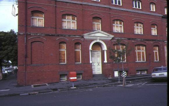 former strachan murray & shannon wool warehouse geelong view of entrance jul1985