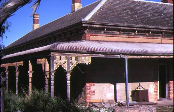 1 yurunga cust street rainbow side verandah oct1981