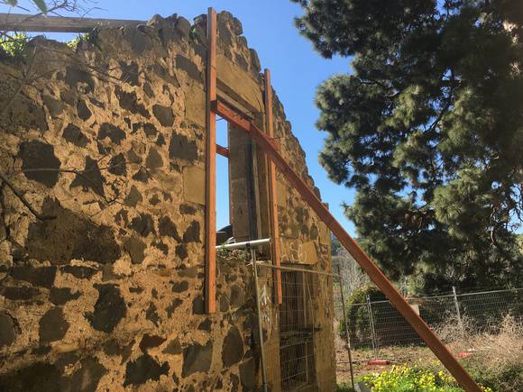 2019 stable ruins