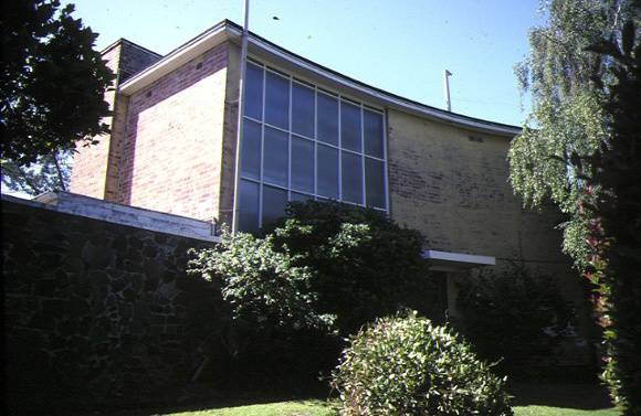 1 quamby glover court toorak front view dec1983