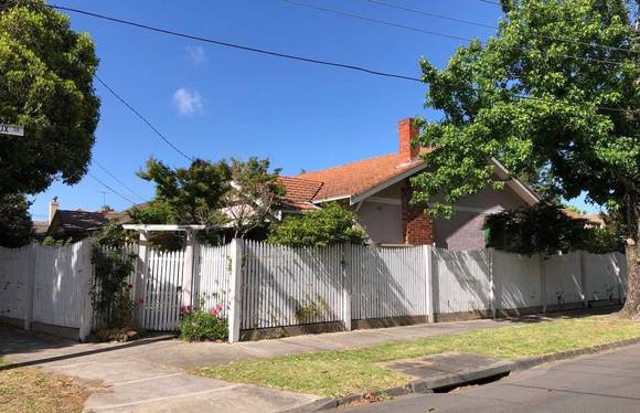 11 Nirvana Avenue, Malvern East