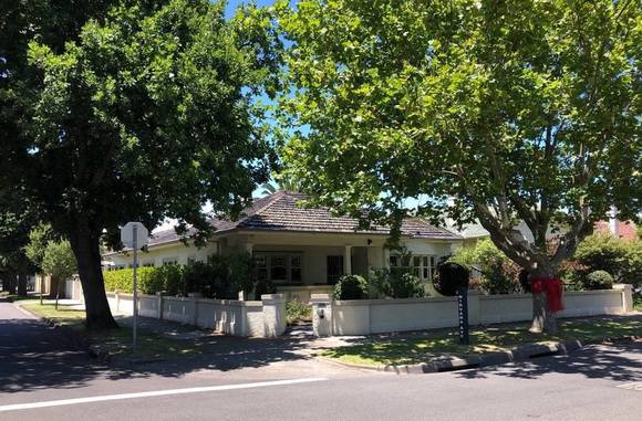 16 Nirvana Avenue, Malvern East