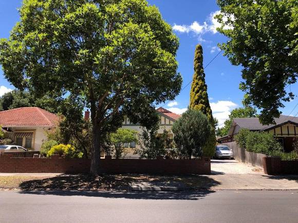 26 Nirvana Avenue, Malvern East