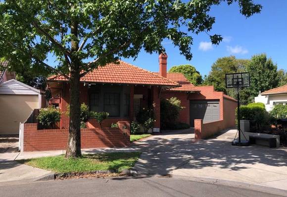 4 Bretonneux Square, Malvern East