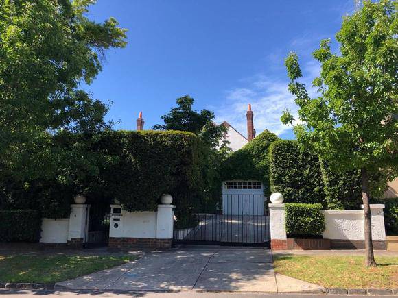 4 Mernda Road, Kooyong