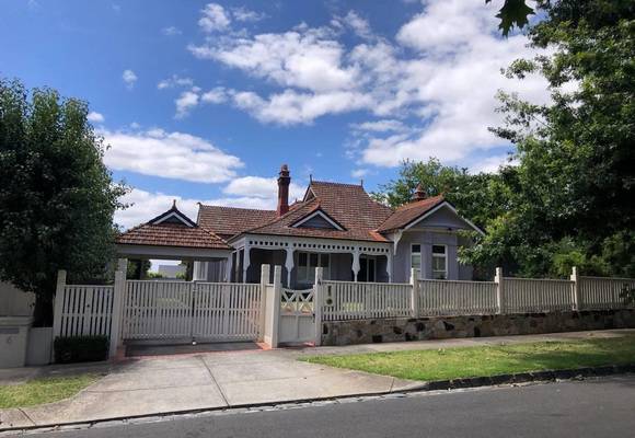 4 Moralla Road, Kooyong