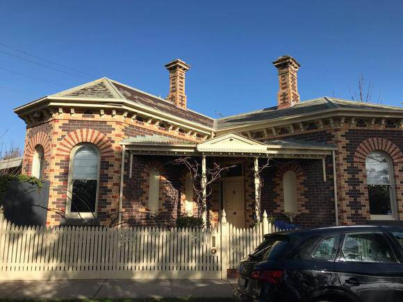 15 Inverness Ave, Malvern