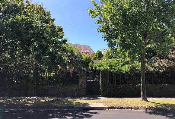 6 Power Avenue, Toorak