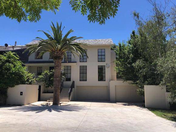 15 Evans Court, Toorak