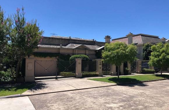 31-33 Evans Court, Toorak