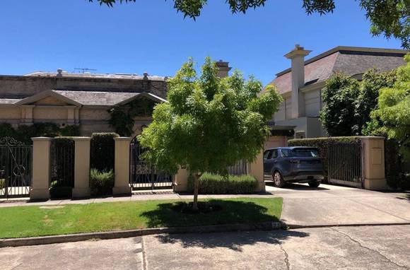33 Evans Court, Toorak