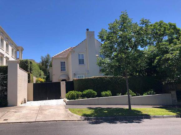 1 Kyeamba Grove, Toorak