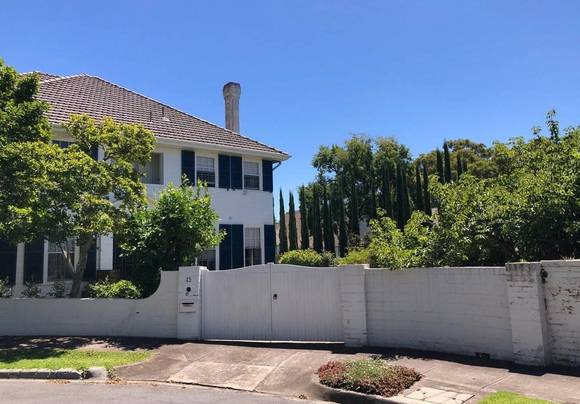 15 Kyeamba Grove, Toorak