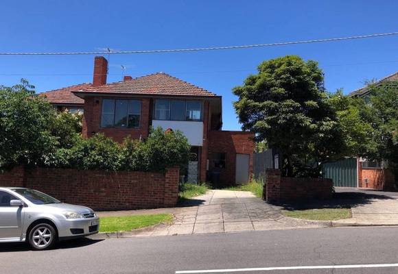 2 Kyeamba Grove, Toorak