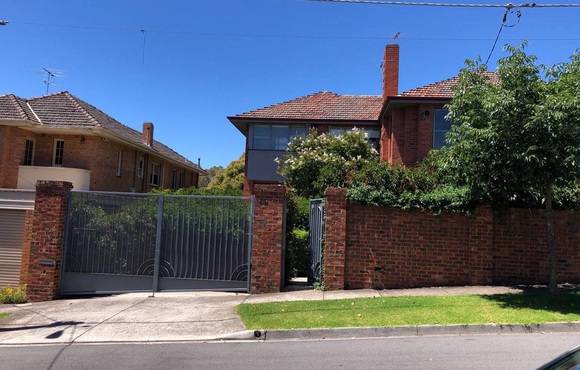 4 Kyeamba Grove, Toorak