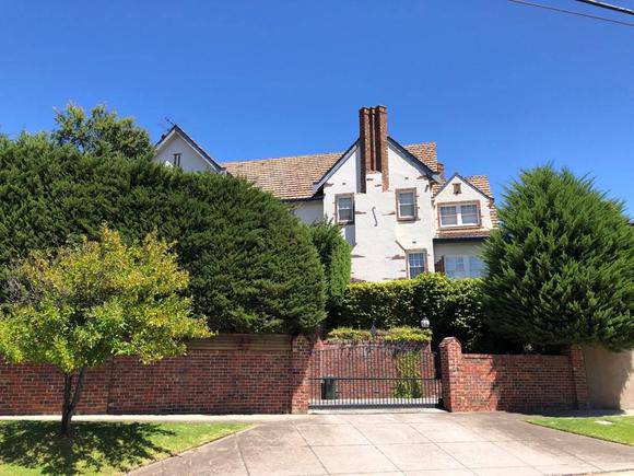 3 Myrnong Crescent, Toorak