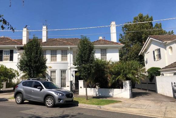 1 St Georges Court, Toorak