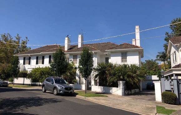 1 St Georges Court, Toorak