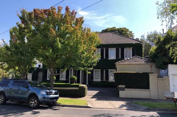 14 St Georges Court, Toorak