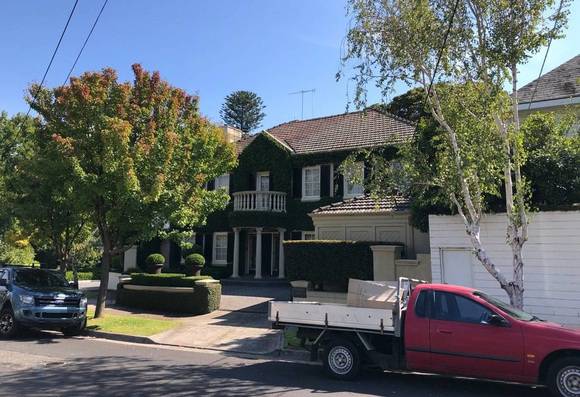 14 St Georges Court, Toorak