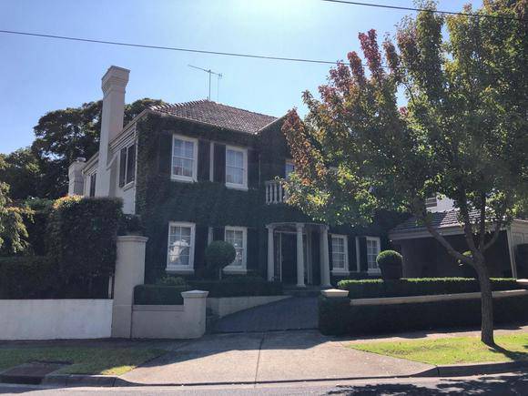 14 St Georges Court, Toorak