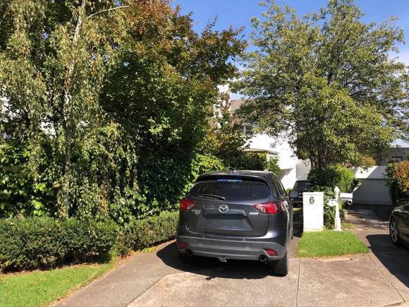 6 St Georges Court, Toorak
