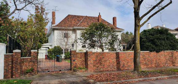 4 Huntingfield Road, Toorak