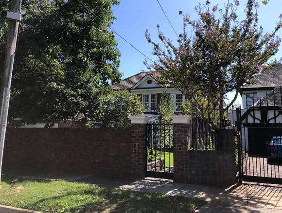 7 Huntingfield Road, Toorak