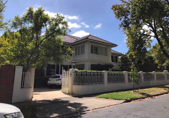15 Stradbroke Avenue, Toorak