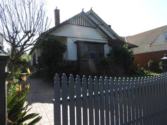 3 Angle Rd, Deepdene