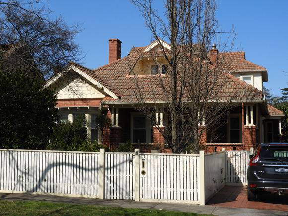 8 Angle Road, Deepdene